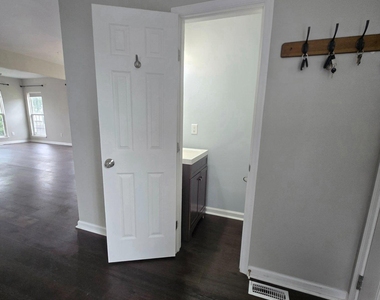 7811 New Ascot Lane - Photo Thumbnail 6