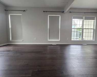 7811 New Ascot Lane - Photo Thumbnail 9