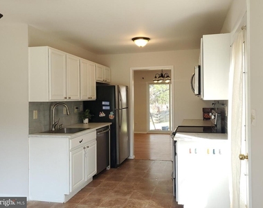 702 W Edmonston Drive - Photo Thumbnail 10