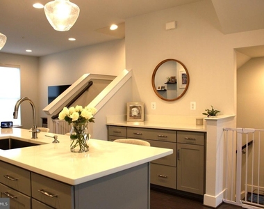 5040 Oakmoore Drive - Photo Thumbnail 6