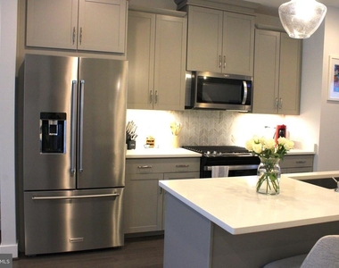 5040 Oakmoore Drive - Photo Thumbnail 4