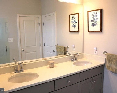 5040 Oakmoore Drive - Photo Thumbnail 18