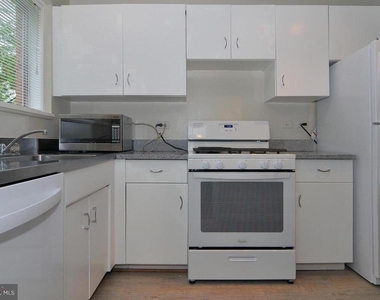 10618 Kenilworth Avenue - Photo Thumbnail 5