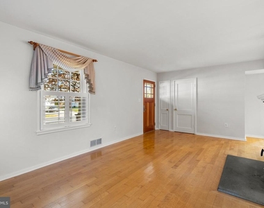 4116 Warner Street - Photo Thumbnail 2