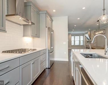 10326 Grosvenor Place - Photo Thumbnail 6