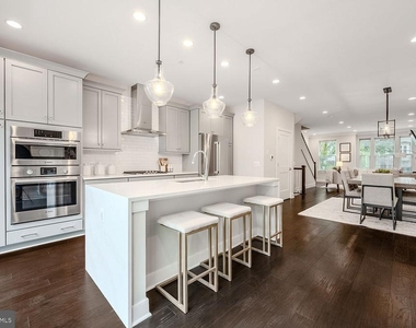 10326 Grosvenor Place - Photo Thumbnail 3