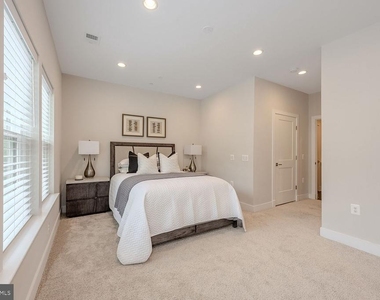 10326 Grosvenor Place - Photo Thumbnail 26
