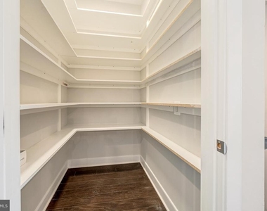 10326 Grosvenor Place - Photo Thumbnail 17