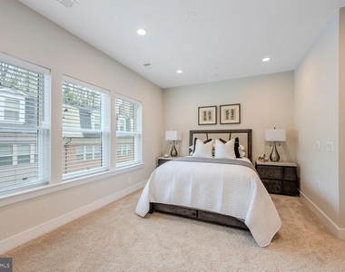 10326 Grosvenor Place - Photo Thumbnail 27