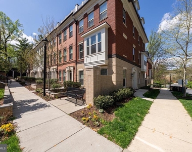 10326 Grosvenor Place - Photo Thumbnail 2