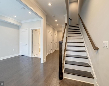 10326 Grosvenor Place - Photo Thumbnail 21
