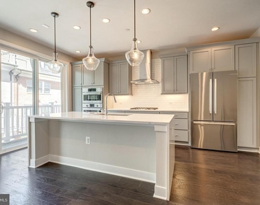 10326 Grosvenor Place - Photo Thumbnail 15