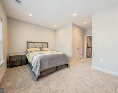 10326 Grosvenor Place - Photo Thumbnail 30
