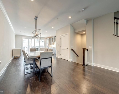 10326 Grosvenor Place - Photo Thumbnail 12
