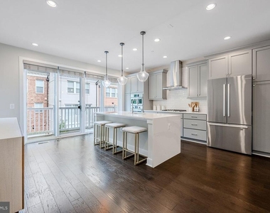 10326 Grosvenor Place - Photo Thumbnail 4