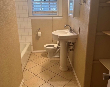 1913 W 38th St - Photo Thumbnail 6