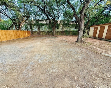 2411 S 5th St - Photo Thumbnail 15
