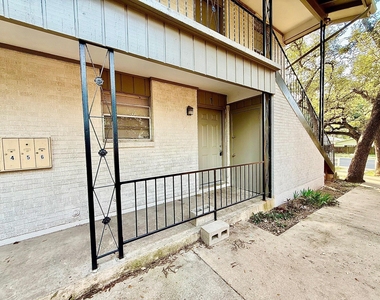 2411 S 5th St - Photo Thumbnail 11