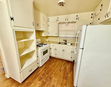 2411 S 5th St - Photo Thumbnail 3