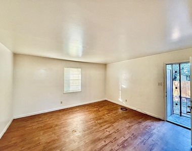 2411 S 5th St - Photo Thumbnail 1