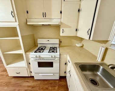 2411 S 5th St - Photo Thumbnail 4