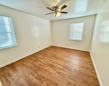 2411 S 5th St - Photo Thumbnail 6