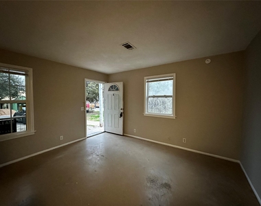 2212 Lanier Dr - Photo Thumbnail 9