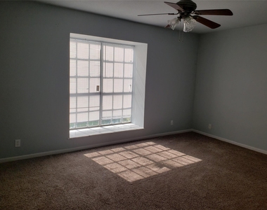 2212 Lanier Dr - Photo Thumbnail 4