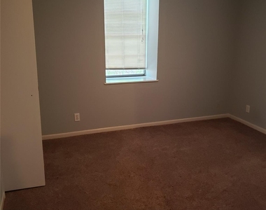 2212 Lanier Dr - Photo Thumbnail 7