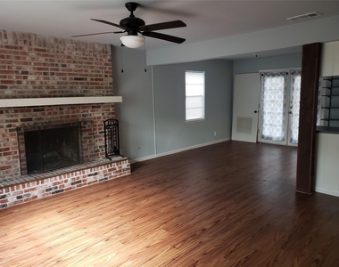 2212 Lanier Dr - Photo Thumbnail 3
