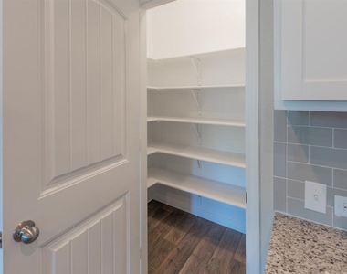 6621 Kildare Dr - Photo Thumbnail 10