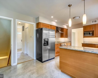 11200 Powder Horn Drive - Photo Thumbnail 7