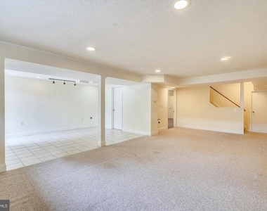 11200 Powder Horn Drive - Photo Thumbnail 33