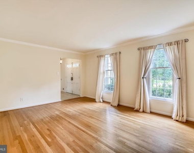 11200 Powder Horn Drive - Photo Thumbnail 14