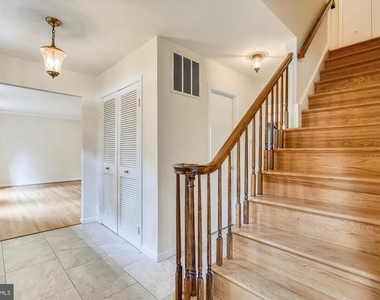 11200 Powder Horn Drive - Photo Thumbnail 15