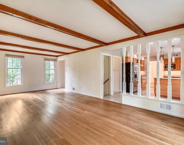 11200 Powder Horn Drive - Photo Thumbnail 9