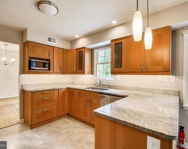 11200 Powder Horn Drive - Photo Thumbnail 6