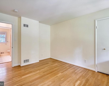 11200 Powder Horn Drive - Photo Thumbnail 21