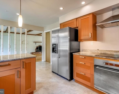 11200 Powder Horn Drive - Photo Thumbnail 5