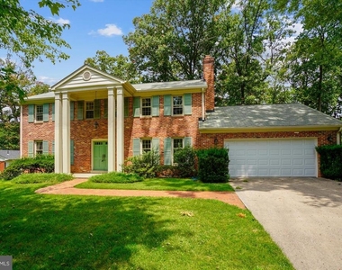 11200 Powder Horn Drive - Photo Thumbnail 2
