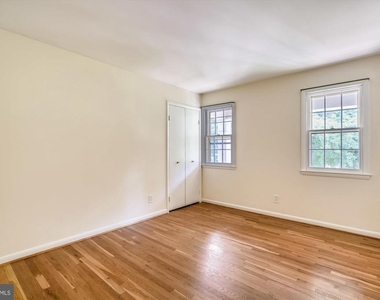11200 Powder Horn Drive - Photo Thumbnail 25