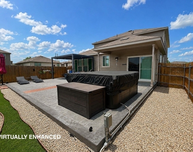 612 Sonterra Blvd - Photo Thumbnail 4