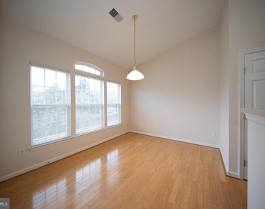 712 Kings Path - Photo Thumbnail 12