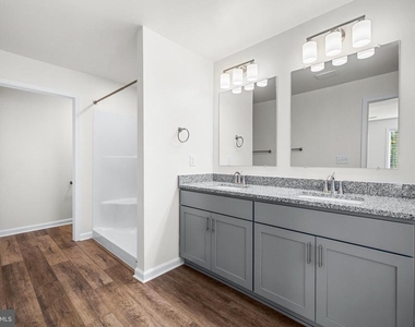 900 Gilbert Road - Photo Thumbnail 16