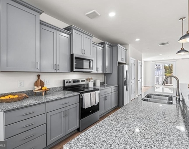 900 Gilbert Road - Photo Thumbnail 5