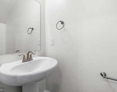 900 Gilbert Road - Photo Thumbnail 8