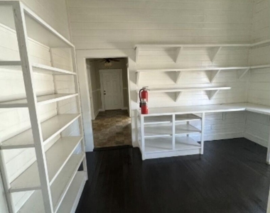 302 S Burleson St - Photo Thumbnail 8