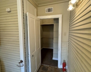 302 S Burleson St - Photo Thumbnail 5