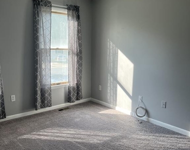 809 W Farrow Court - Photo Thumbnail 3