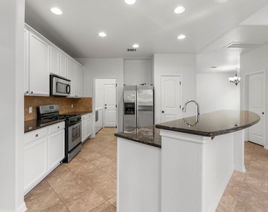 18613 Falcon Pointe Blvd - Photo Thumbnail 6